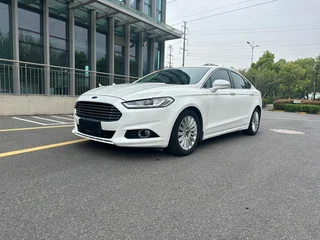 Mondeo 2013 2.0L GTDi200 Type de luxe
