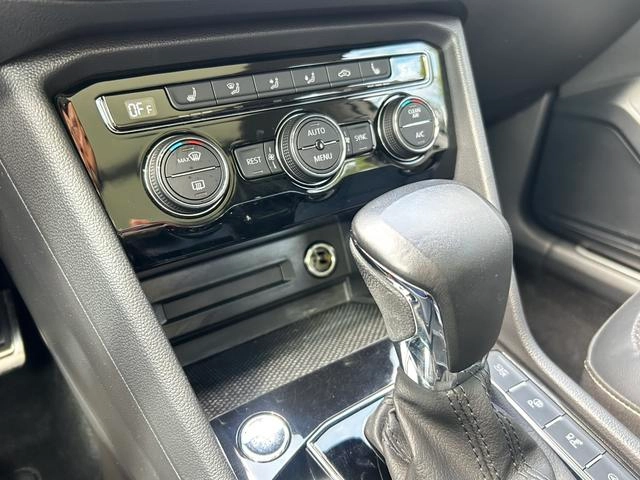 Volkswagen Tiguan L 2020 330TSI Автоматический полный привод R-Line Флагманская версия Страна V интерьер фото 6 Volkswagen Tiguan L 2020 330TSI Автоматический полный привод R-Line Флагманская версия Страна V интерьер фото 6