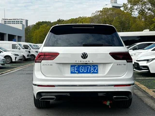 Volkswagen Tiguan L 2020 330TSI Автоматический полный привод R-Line Флагманская версия Страна V интерьер фото 9 Volkswagen Tiguan L 2020 330TSI Автоматический полный привод R-Line Флагманская версия Страна V интерьер фото 9