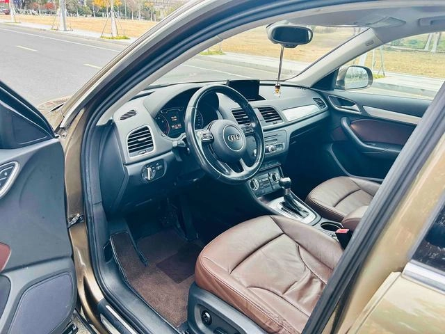 Audi Q3 2015 35 TFSI quattro Millionth Anniversary Comfort Model interior photo 9 Audi Q3 2015 35 TFSI quattro Millionth Anniversary Comfort Model interior photo 9