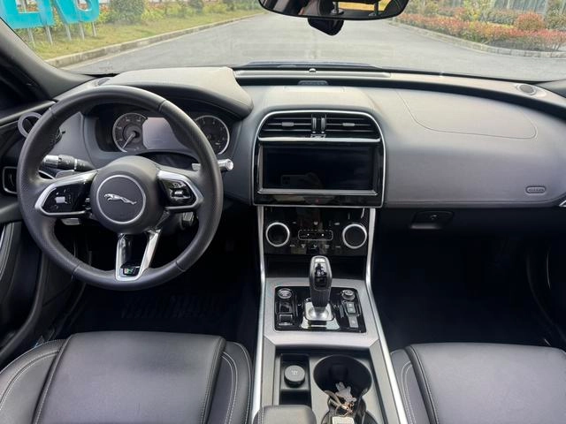 Jaguar XEL 2020 2.0T 200PS R-DYNAMIC S Enterprising Sports Edition interior photo 10