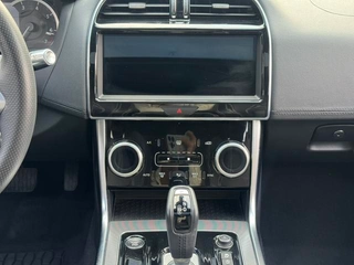 Jaguar XEL 2020 2.0T 200PS R-DYNAMIC S Enterprising Sports Edition interior photo 12