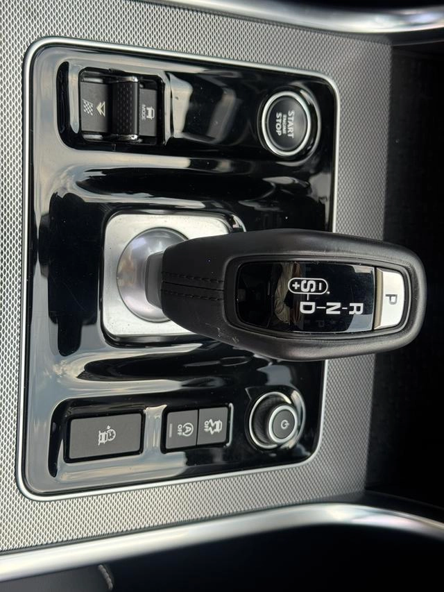 Jaguar XEL 2020 2.0T 200PS R-DYNAMIC S Enterprising Sports Edition interior photo 13