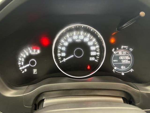 Honda Vezel 2015 1.8L CVT Modèle d'élite à deux roues motrices intérieur photo 13 Honda Vezel 2015 1.8L CVT Modèle d'élite à deux roues motrices intérieur photo 13