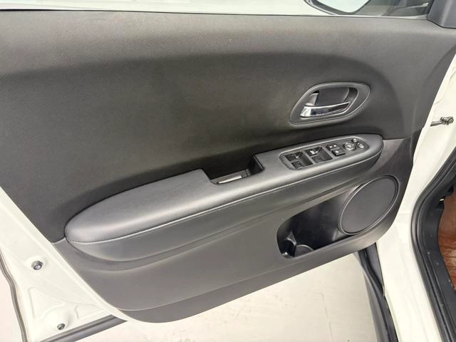 Honda Vezel 2015 1.8L CVT Modèle d'élite à deux roues motrices intérieur photo 14 Honda Vezel 2015 1.8L CVT Modèle d'élite à deux roues motrices intérieur photo 14