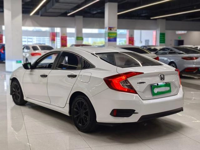 Honda Civic 2016 180TURBO CVT Comfort Edition interior photo 9