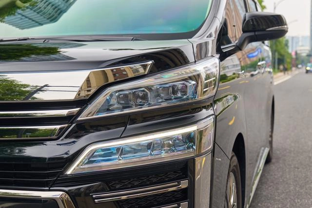 Toyota Vellfire 2021 Crown Dual Power 2.5L HV Ultimate Edition exterior photo 4 Toyota Vellfire 2021 Crown Dual Power 2.5L HV Ultimate Edition exterior photo 4