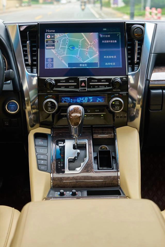 Toyota Vellfire 2021 Crown Dual Power 2.5L HV Ultimate Edition interior photo 14 Toyota Vellfire 2021 Crown Dual Power 2.5L HV Ultimate Edition interior photo 14