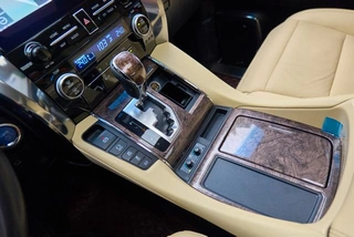 Toyota Vellfire 2021 Crown Dual Power 2.5L HV Ultimate Edition interior photo 16 Toyota Vellfire 2021 Crown Dual Power 2.5L HV Ultimate Edition interior photo 16