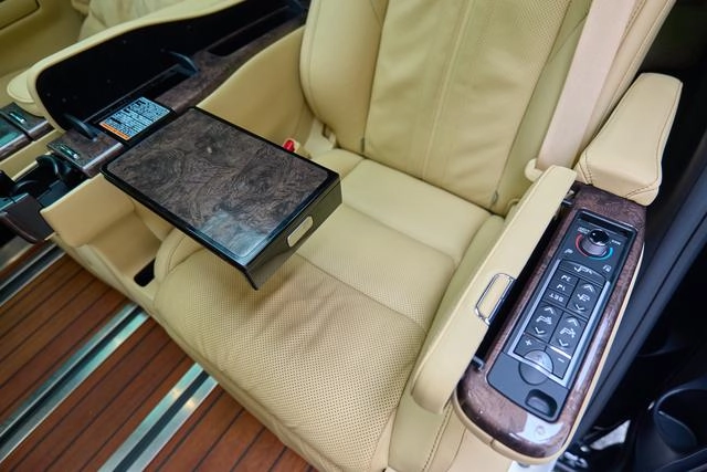 Toyota Vellfire 2021 Crown Dual Power 2.5L HV Ultimate Edition interior photo 17 Toyota Vellfire 2021 Crown Dual Power 2.5L HV Ultimate Edition interior photo 17