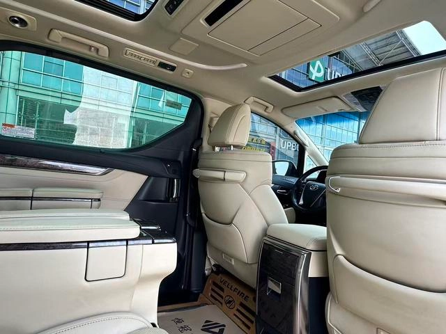 Toyota Vellfire 2021 Crown Dual Power 2.5L HV Premium Edition interior photo 11