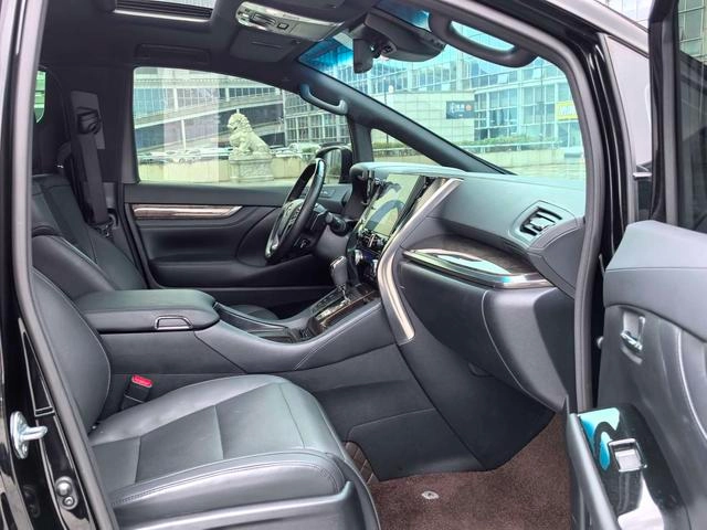 Toyota Alphard 2021 Double moteur 2.5L Version de luxe intérieur photo 14 Toyota Alphard 2021 Double moteur 2.5L Version de luxe intérieur photo 14