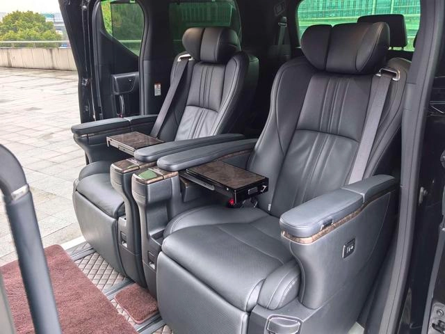 Toyota Alphard 2021 Double moteur 2.5L Version de luxe intérieur photo 15 Toyota Alphard 2021 Double moteur 2.5L Version de luxe intérieur photo 15
