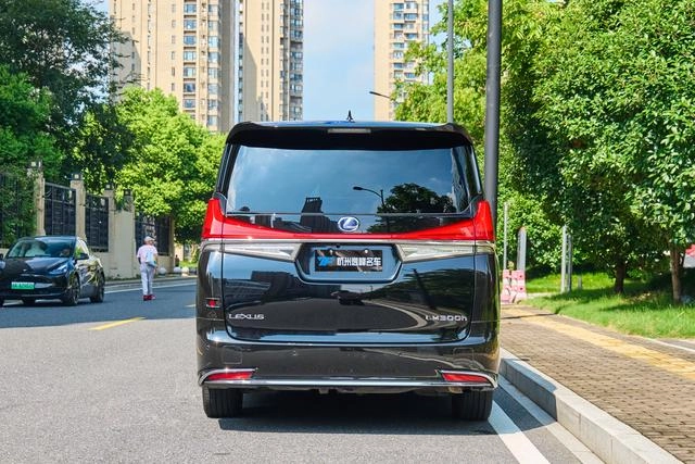 Toyota Vellfire 2021 Crown Doble motor 2.5L HV Edición Suprema exterior foto 8 Toyota Vellfire 2021 Crown Doble motor 2.5L HV Edición Suprema exterior foto 8
