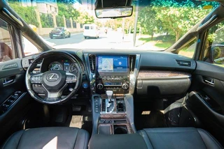 Toyota Vellfire 2021 Crown Doble motor 2.5L HV Edición Suprema interior foto 12 Toyota Vellfire 2021 Crown Doble motor 2.5L HV Edición Suprema interior foto 12