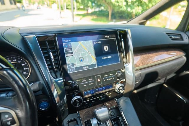 Toyota Vellfire 2021 Crown Doble motor 2.5L HV Edición Suprema interior foto 13 Toyota Vellfire 2021 Crown Doble motor 2.5L HV Edición Suprema interior foto 13