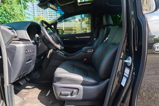 Toyota Vellfire 2021 Crown Doble motor 2.5L HV Edición Suprema interior foto 15 Toyota Vellfire 2021 Crown Doble motor 2.5L HV Edición Suprema interior foto 15