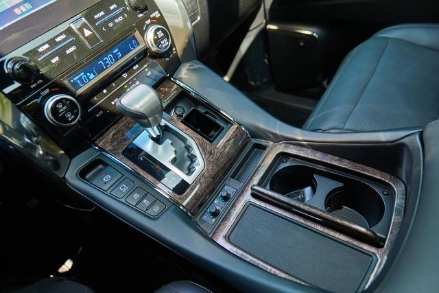 Toyota Vellfire 2021 Crown Doble motor 2.5L HV Edición Suprema interior foto 16 Toyota Vellfire 2021 Crown Doble motor 2.5L HV Edición Suprema interior foto 16