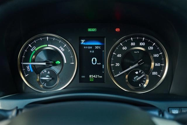 Toyota Vellfire 2021 Crown Doble motor 2.5L HV Edición Suprema interior foto 19 Toyota Vellfire 2021 Crown Doble motor 2.5L HV Edición Suprema interior foto 19