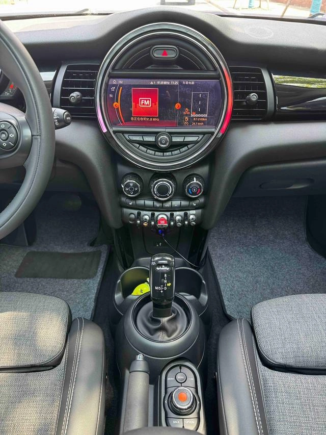 MINI 2019 1.5T COOPER Classic style Five-door version interior photo 14 MINI 2019 1.5T COOPER Classic style Five-door version interior photo 14