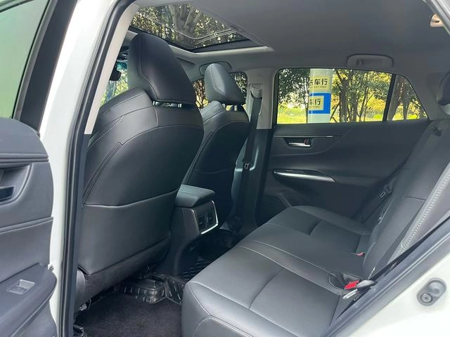 Toyota Venza 2022 2.0L CVT Versión de lujo de tracción en dos ruedas interior foto 9