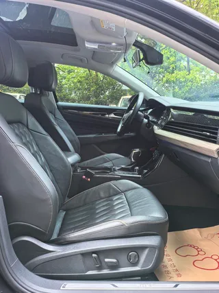 Volkswagen Passat PHEV 2019 430PHEV Édition de luxe mixte intérieur photo 10