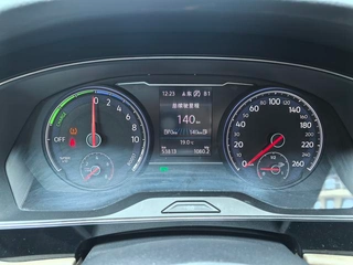 Volkswagen Passat PHEV 2019 430PHEV Édition de luxe mixte intérieur photo 12