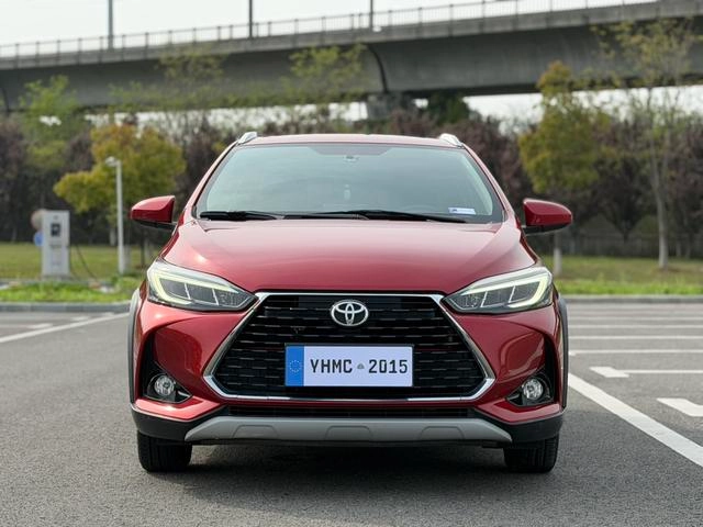 Toyota Yaris L 2022 1.5L CVT De lujo PLUS Edición exterior foto 2