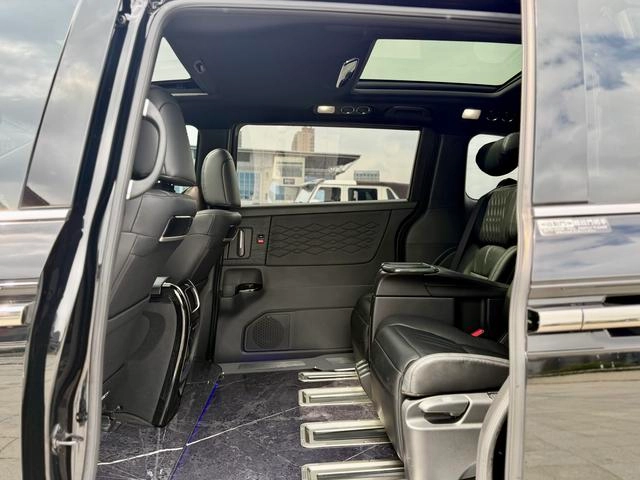Honda Elysion 2024 2.0L e HEV Luxury Edition interior photo 6 Honda Elysion 2024 2.0L e HEV Luxury Edition interior photo 6