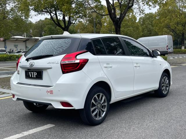 Toyota Yaris L 2021 1.5L CVT Versión líder exterior foto 6 Toyota Yaris L 2021 1.5L CVT Versión líder exterior foto 6
