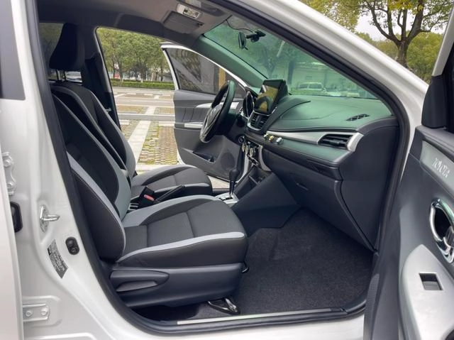 Toyota Yaris L 2021 1.5L CVT Versión líder interior foto 11 Toyota Yaris L 2021 1.5L CVT Versión líder interior foto 11