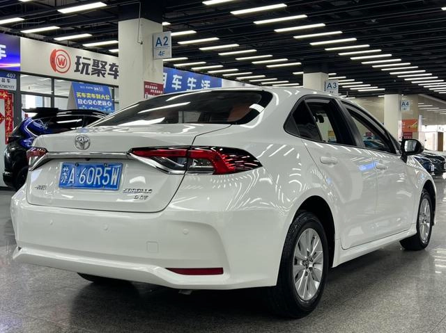 Toyota Corolla 2019 1.2T S-CVT GL Versión pionera interior foto 10