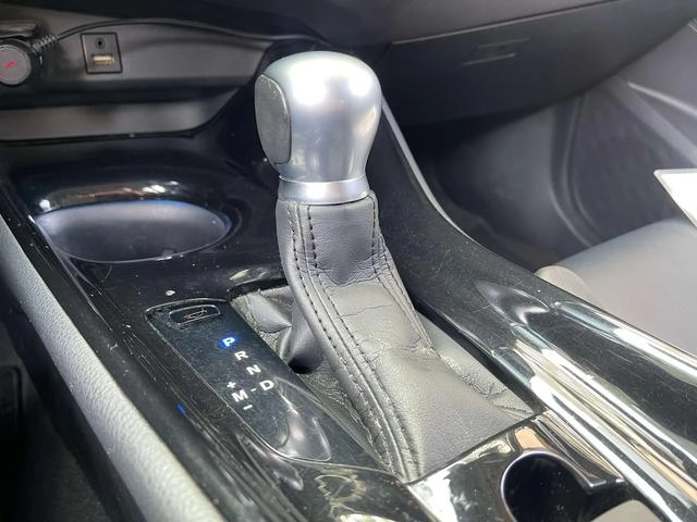 Toyota C-HR 2021 2.0L Luxury Edition interior photo 9 Toyota C-HR 2021 2.0L Luxury Edition interior photo 9