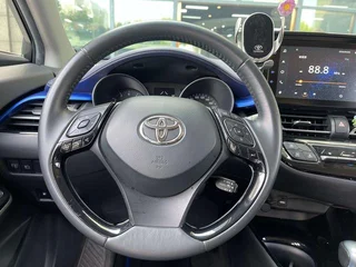 Toyota C-HR 2021 2.0L Luxury Edition interior photo 11 Toyota C-HR 2021 2.0L Luxury Edition interior photo 11