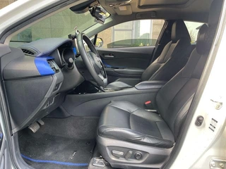 Toyota C-HR 2021 2.0L Luxury Edition interior photo 13 Toyota C-HR 2021 2.0L Luxury Edition interior photo 13
