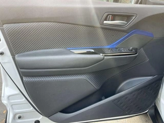 Toyota C-HR 2021 2.0L Luxury Edition interior photo 14 Toyota C-HR 2021 2.0L Luxury Edition interior photo 14
