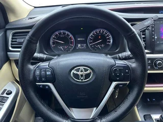 Toyota Highlander 2017 2.0T Version élite à deux roues motrices 5 Siège intérieur photo 12 Toyota Highlander 2017 2.0T Version élite à deux roues motrices 5 Siège intérieur photo 12
