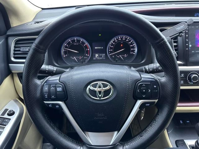 Toyota Highlander 2017 2.0T Version élite à deux roues motrices 5 Siège intérieur photo 12 Toyota Highlander 2017 2.0T Version élite à deux roues motrices 5 Siège intérieur photo 12