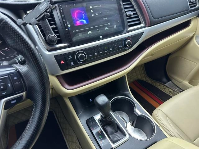 Toyota Highlander 2017 2.0T Version élite à deux roues motrices 5 Siège intérieur photo 14 Toyota Highlander 2017 2.0T Version élite à deux roues motrices 5 Siège intérieur photo 14