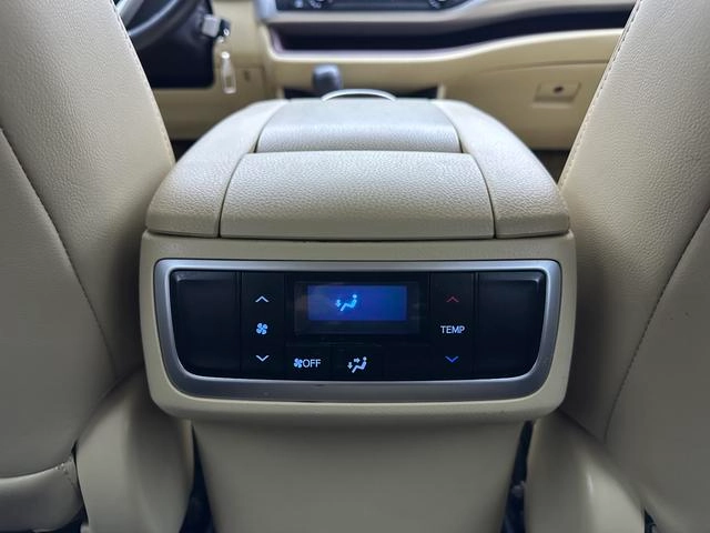 Toyota Highlander 2017 2.0T Version élite à deux roues motrices 5 Siège intérieur photo 16 Toyota Highlander 2017 2.0T Version élite à deux roues motrices 5 Siège intérieur photo 16