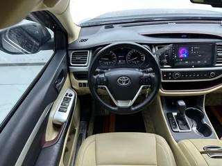Toyota Highlander 2017 2.0T Version élite à deux roues motrices 5 Siège intérieur photo 18 Toyota Highlander 2017 2.0T Version élite à deux roues motrices 5 Siège intérieur photo 18