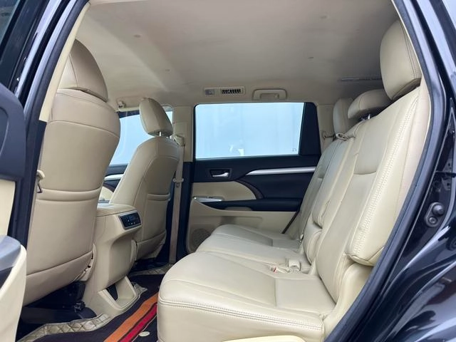 Toyota Highlander 2017 2.0T Version élite à deux roues motrices 5 Siège intérieur photo 19 Toyota Highlander 2017 2.0T Version élite à deux roues motrices 5 Siège intérieur photo 19