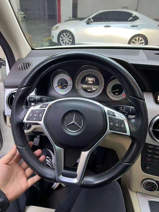 Mercedes-Benz GLK-Class 2015 GLK 300 4MATIC Estilo de moda Versión extrema interior foto 11 Mercedes-Benz GLK-Class 2015 GLK 300 4MATIC Estilo de moda Versión extrema interior foto 11