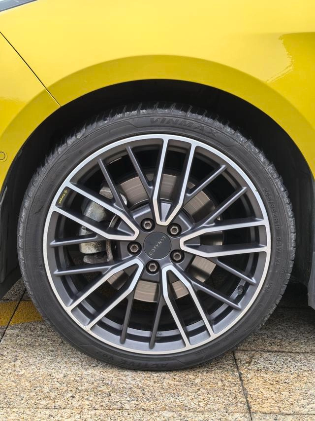 LYNK & CO 03 2019 03 Модификация 2.0TD Автоматический ветроуправляемый вариант экстерьер фото 7 LYNK & CO 03 2019 03 Модификация 2.0TD Автоматический ветроуправляемый вариант экстерьер фото 7