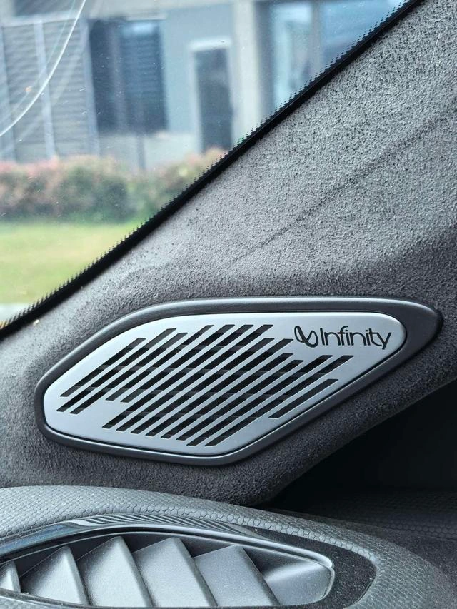 LYNK & CO 03 2019 03 Модификация 2.0TD Автоматический ветроуправляемый вариант интерьер фото 14 LYNK & CO 03 2019 03 Модификация 2.0TD Автоматический ветроуправляемый вариант интерьер фото 14