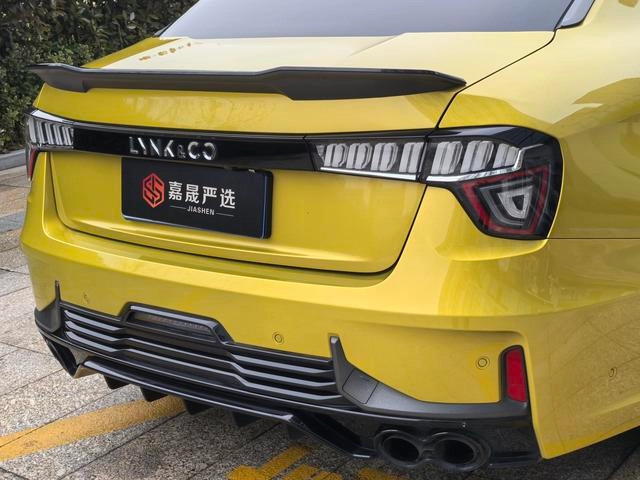 LYNK & CO 03 2019 03 Модификация 2.0TD Автоматический ветроуправляемый вариант интерьер фото 17 LYNK & CO 03 2019 03 Модификация 2.0TD Автоматический ветроуправляемый вариант интерьер фото 17