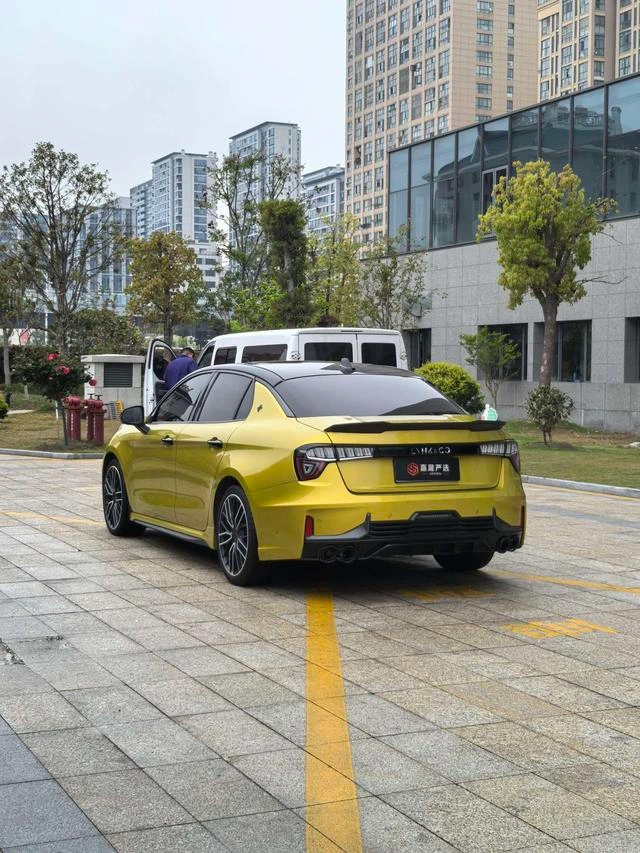 LYNK & CO 03 2019 03 Модификация 2.0TD Автоматический ветроуправляемый вариант интерьер фото 19 LYNK & CO 03 2019 03 Модификация 2.0TD Автоматический ветроуправляемый вариант интерьер фото 19