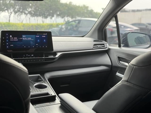 Toyota Sienna 2023 Reforma Doble motor 2.5L Versión de lujo interior foto 9