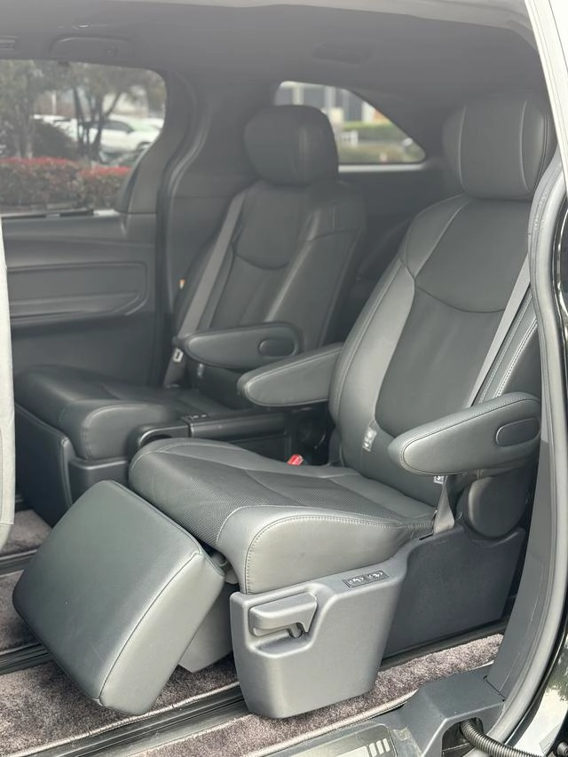 Toyota Sienna 2023 Reforma Doble motor 2.5L Versión de lujo interior foto 10