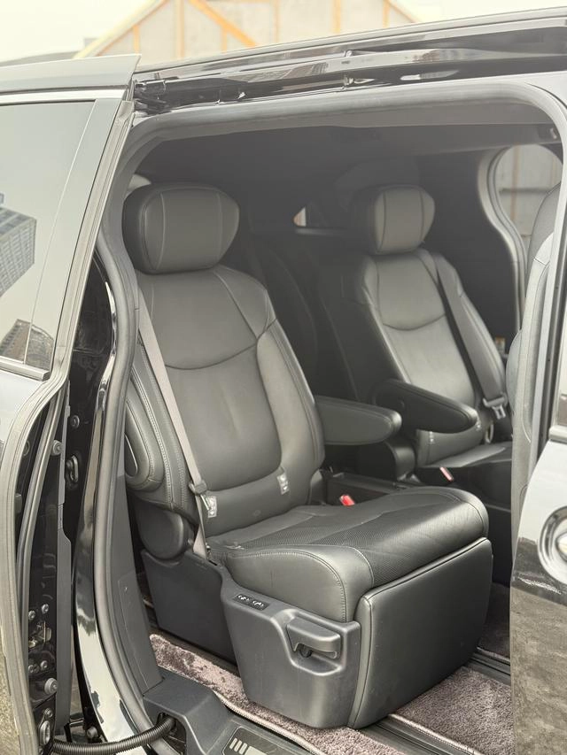 Toyota Sienna 2023 Reforma Doble motor 2.5L Versión de lujo interior foto 11